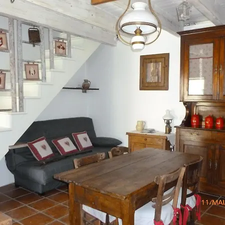 בית נופש Maison De Village Saint-Paul-des-Fonts